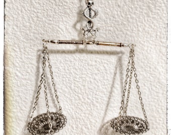 Nuestra Señora de la Santa Muerte Scales Attribute