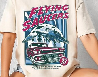 Vintage Flying Saucer T-Shirt - Retro Gift for Fans - Comfort Colors Graphic Tee