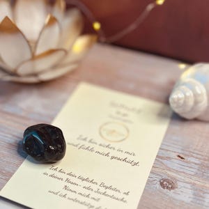 Edelstein Turmalin, Schwarzer Turmalin, Turmalin Stein, Schutzstein, Schutzstein Schwarz, Schutzstein gegen Negative Energien, Schutzstein Schwarzer Turmalin, Achtsamkeit Geschenk, Geschenke Achtsamkeit, Spirituelles Geschenk, Geschenke für Spirituelle Menschen, Schutzsteine gegen Negative Energie, Kraftstein