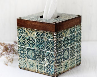 Tissue Box Cover Azulejos Tiles Style Blue, white, brown and white dots