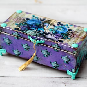 Alice&#39;s Adventures in Dark Wonderland Wooden Tea Box, 3 compartment tea box