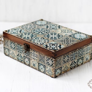 Tea Box Azulejos Portugueses Tiles Style with yew wood colored and white dots ,6 compartment tea box ,MADE TO ORDER