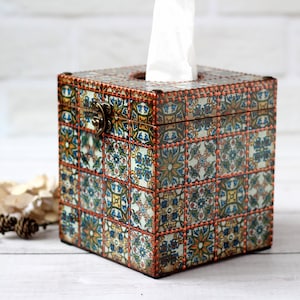 Tissue box Cover Azulejos Portugueses Green Tiles Style with yew wood colored and copper points, Tissue box holder , Serving table decor