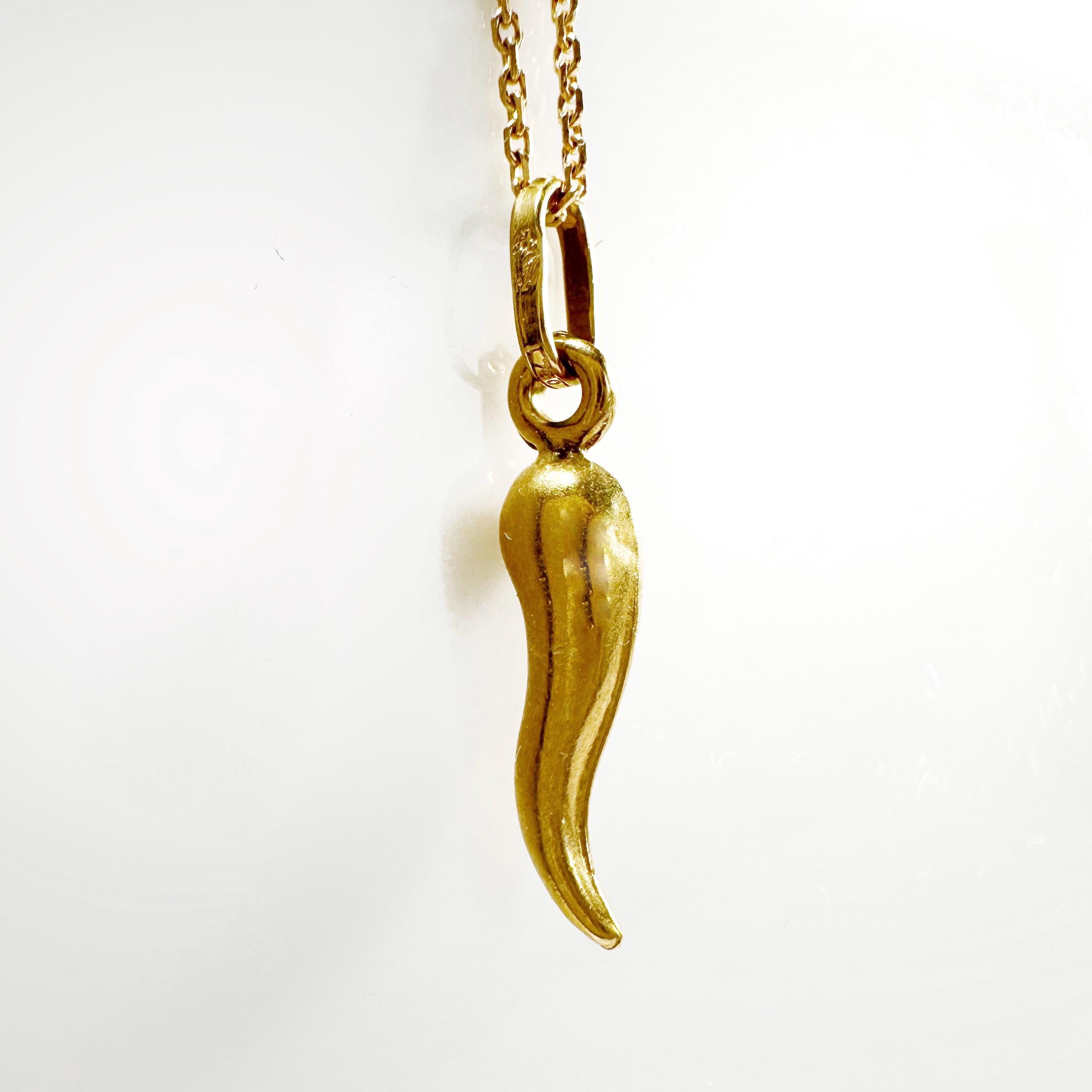 Pendentif Ancien Main Mano Cornuto En Corail Et Métal Doré – XIXe Siècle – Protection Contre Le Mauvais œil