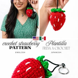 Puede incluir: Un llavero de fresa tejido a ganchillo en color rojo con hojas verdes y detalles de semillas blancas bordadas. La fresa está unida a un cordón negro y una anilla metálica plateada. El texto en la imagen dice crochet strawberry PATTERN y Plantilla FRESA A CROCHET.