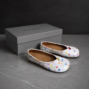 Polka dot tabi ballet flats for women, split toe, comfy walking shoes, colorful polka dot tabi flats, women’s split toe ballet, lightweigh