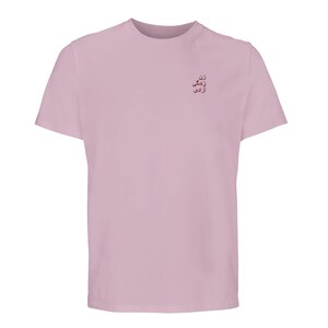 Camiseta unisex extragrande de algodón orgánico Zan Zendegi Azadi – Camiseta persa bordada sostenible «Mujer, Vida, Libertad» Candy Pink