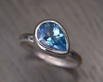 Swiss Blue Topaz Stack Ring, larme de poire argentée 2.5ct anneau d’empilage DECEMBER BIRTHSTONE - Aimee Ring