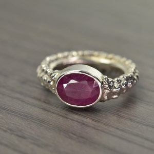 Mimi Ring, size 6.5, pink sapphire 3ct oval gemstone ring image 2