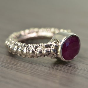 Mimi Ring, size 6.5, pink sapphire 3ct oval gemstone ring image 3