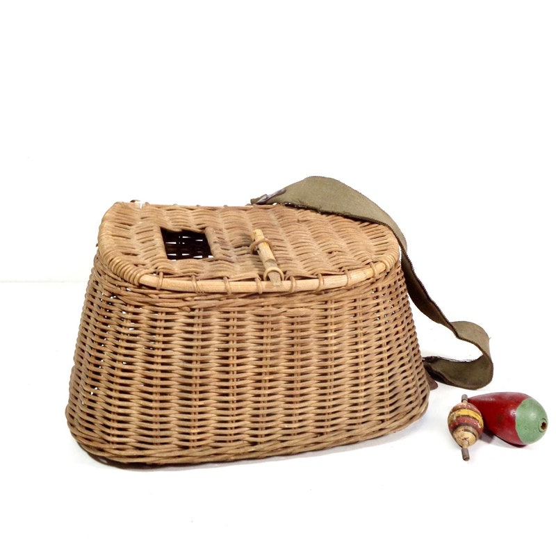 Ancien panier ou vivier réserve a poisson pêche
