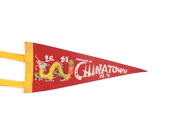 Vintage Souvenir Felt Pennant, 1950s Chinatown New York Small Mini Pennant Banner Red, Mid Century Wall Decor