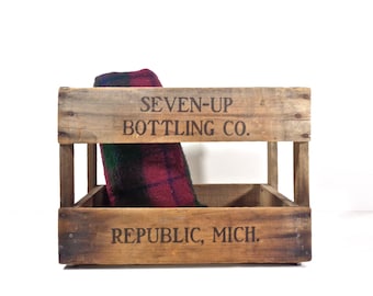 Vintage 7-UP Soda Pop Crate, Rare 1940s Seven-Up Bottling Co. Republic Michigan Wooden Advertising Soda Bottle Carrier, Antique Rustic Decor