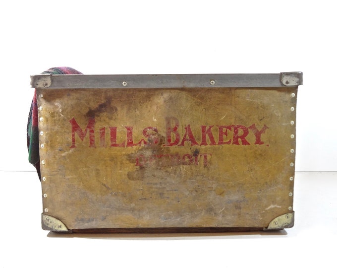 Vintage Bakery Crate / 1940s Mills Bakery Detroit Michigan Bread