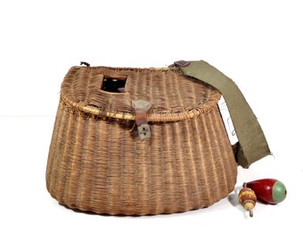Vintage Fishing Creel, Wicker and Leather Fisherman's Basket with Metal Clasp Original Strap, Antique Rustic Cabin Decor