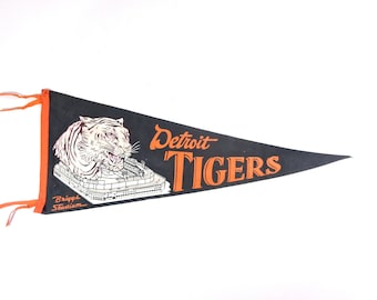 Vintage Detroit Tigers Baseball 1940s Briggs Stadium Souvenir Felt Pennant Banner Large Full Size, Mid Century Sports Memorabilia Wall Decor