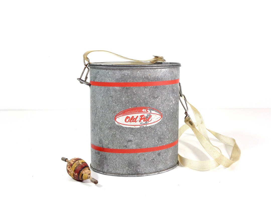 Vintage Minnow Bucket, 1950s Old Pal Wade in Metal Fishing Bait Bucket