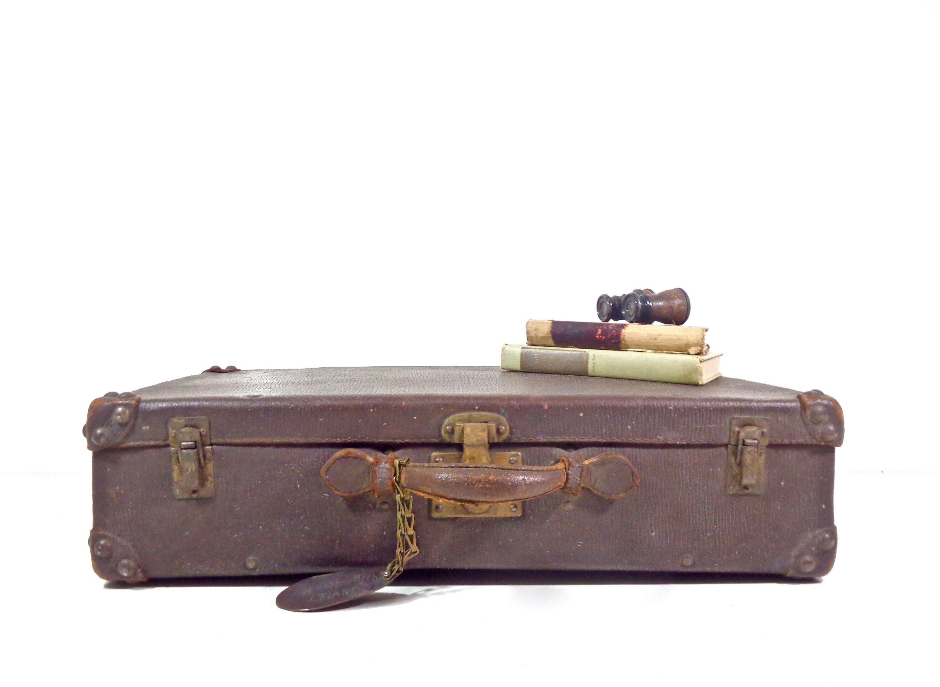 VINTAGE TRAVEL SEWING KIT. MINI SUITCASE HAND MADE IN CANADA