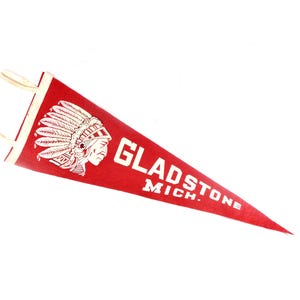 Vintage Gladstone Michigan Souvenir Felt Pennant, 1940s Pennant Banner Red, Antique Mid Century Cottage Cabin Lodge Rustic Wall Decor