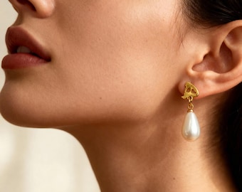 Personalized Arabic Calligraphy Earrings – Gold Initial with Pearl Drop Earrings, Silver Pearls