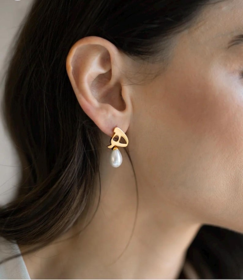 Personalized Arabic Initial Earrings – 24k Gold Plated Pearl Drop image 1