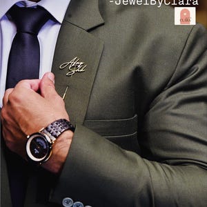 Gepersonaliseerde reversspeld met script – verguld of verzilverd, aangepaste naam