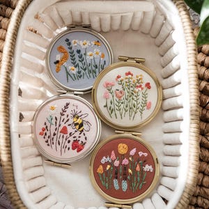 Floral Embroidered Compact Mirror – Handcrafted Pocket Mirror, Bridesmaid Gift, Wedding Favors, Vintage Makeup Mirror, Cute Gift for Her