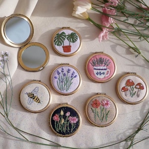 Floral Embroidered Compact Mirror – Handcrafted Pocket Mirror, Bridesmaid Gift, Wedding Favors, Vintage Makeup Mirror, Cute Gift for Her