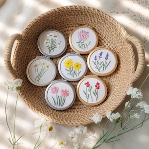 Hand Embroidered Flower Compact Mirror – Daisy, Lavender, Wildflower Design, Handmade Gift for Her, Vintage Style Purse Mirror