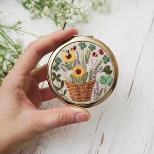 Floral Embroidered Compact Mirror – Handcrafted Pocket Mirror, Bridesmaid Gift, Wedding Favors, Vintage Makeup Mirror, Cute Gift for Her
