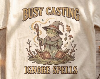 Busy Casting Ignore Spells Frog Shirt - Vintage Cottagecore Weirdcore Zauberer-Grafik-T-Shirt