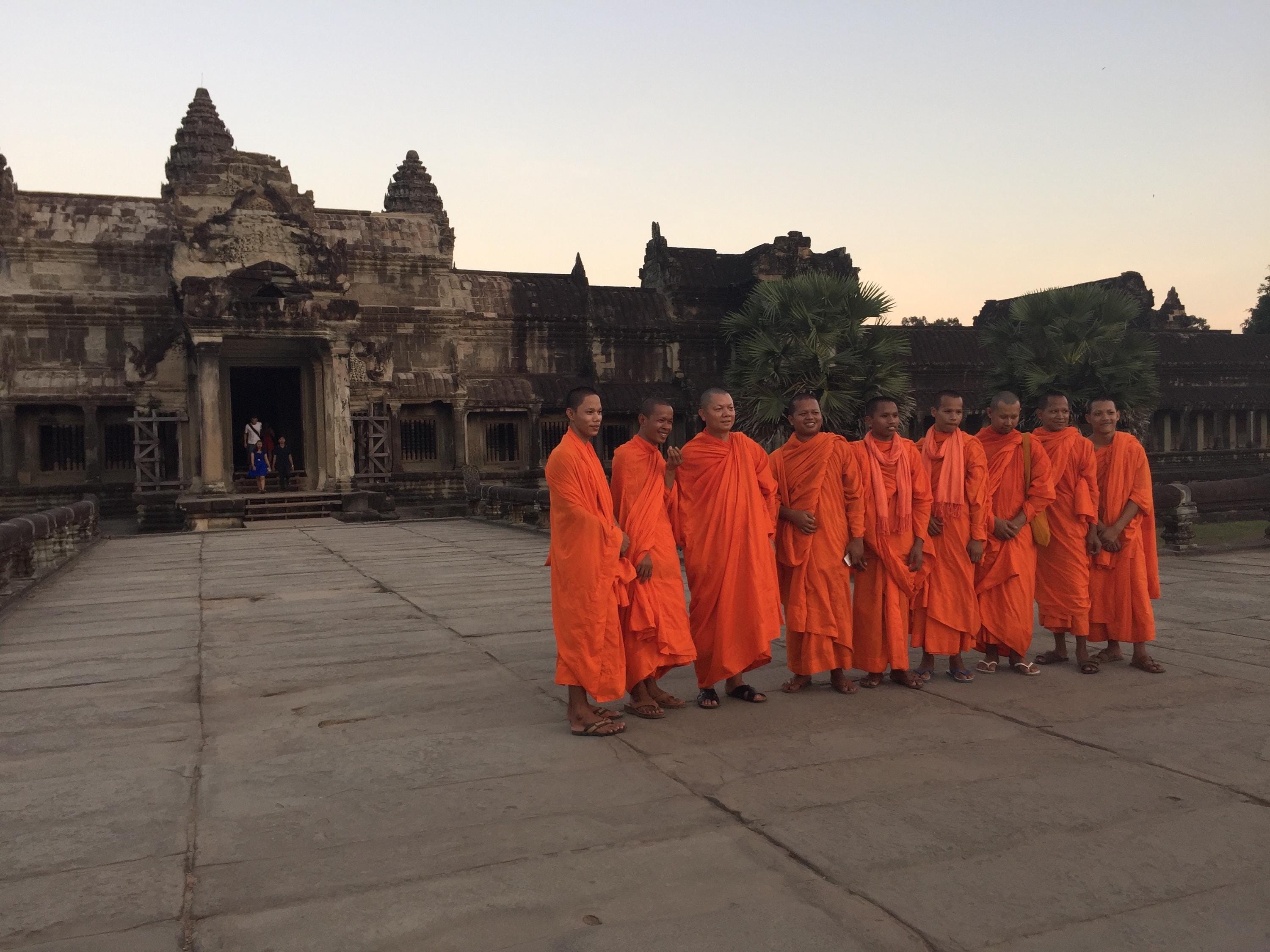 11×14インチの額縁に入ったカンボジアの僧侶たち - Etsy 日本 【カンボジア