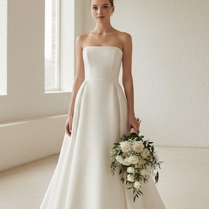 Radiant Serenity - Robe de mariée bustier en satin ivoire, robe de mariée trapèze avec traîne