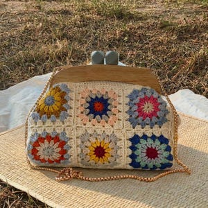 Boho Crochet Square Pattern Bag – with Gold Chain and Wooden Handle