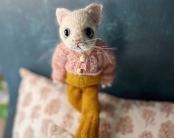 CAT DOLL - English Knitting Pattern