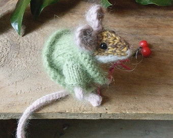 Miss Moppet's mouse knitting pattern