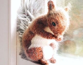 KNITTING PATTERN - Red Squirrel