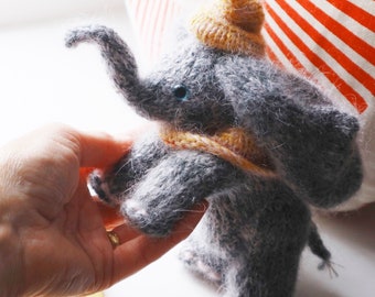 Flying Ele - KNITTING PATTERN