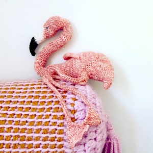 KNITTING PATTERN flamingo image 4