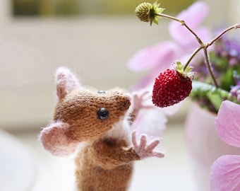 MOUSE DOLL - English Knitting Pattern