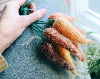 KNITTING PATTERN - Heritage Carrots