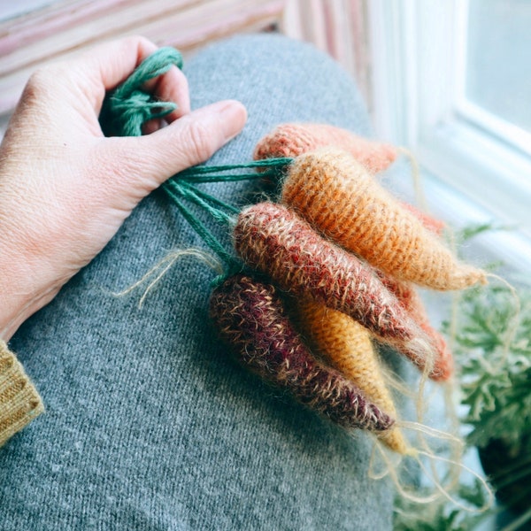 KNITTING PATTERN - Heritage Carrots