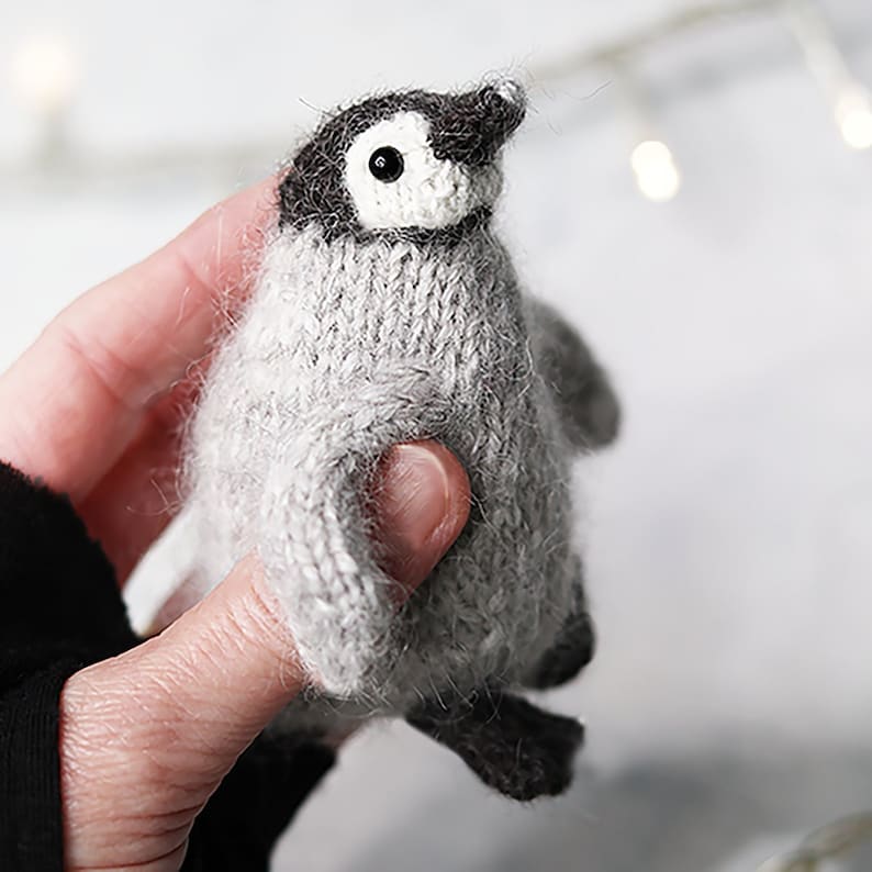 PENGUIN Knitting Pattern image 1