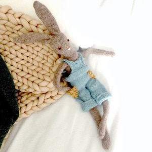 Knitted Hare pattern - Ernest Field