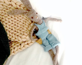 Knitted Hare pattern - Ernest Field