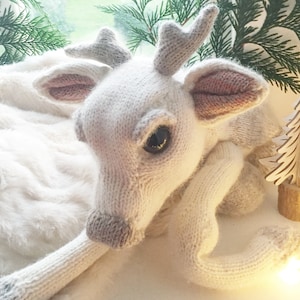 KNITTING PATTERN White Buck