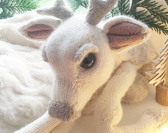 KNITTING PATTERN White Buck