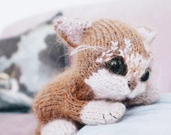 Itty Bitty Kitty knitting pattern and video tutorial