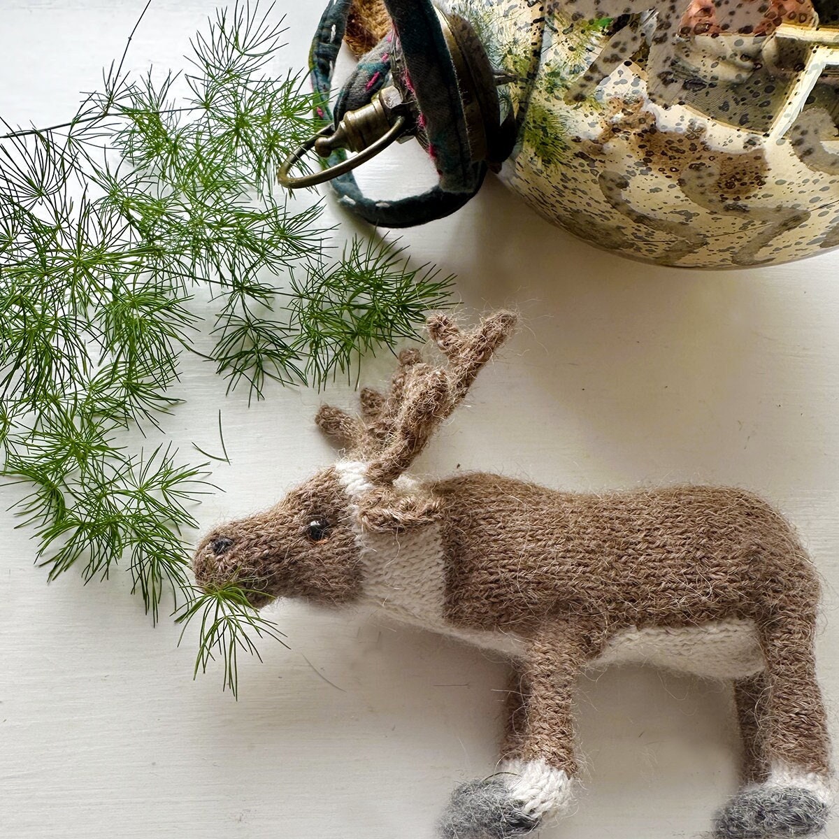 小さなトナカイ - 英語の編み物パターン - Etsy 日本