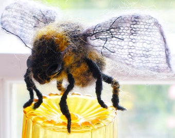 Bees are Beautiful - KNITTING PATTERN